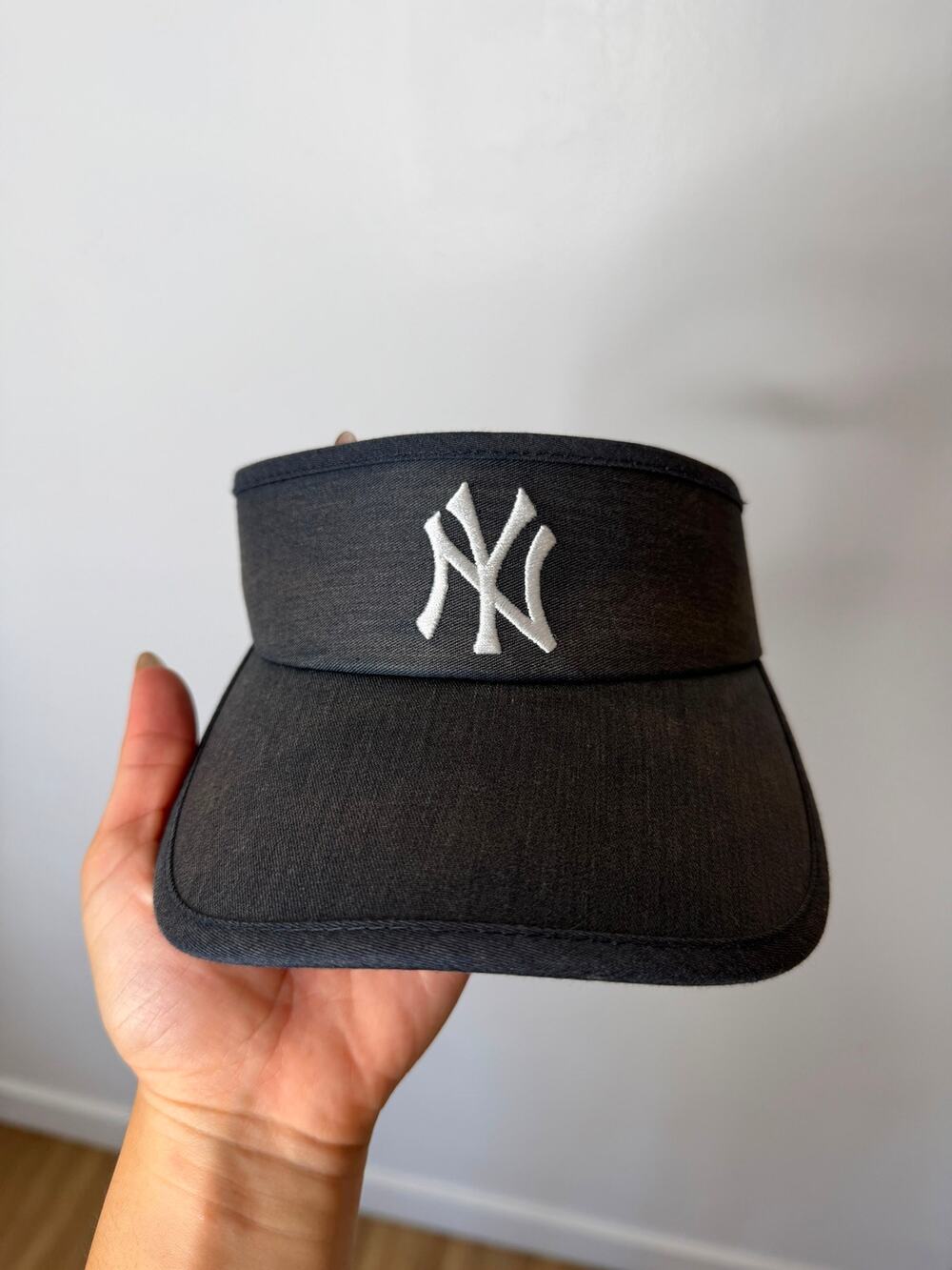New York Yankees MLB Genuine Merchandise Visor Hat – Navy Blue